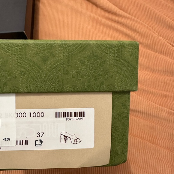 Gucci Women's Black Leather Slide Sandals - Picture 6 of 8